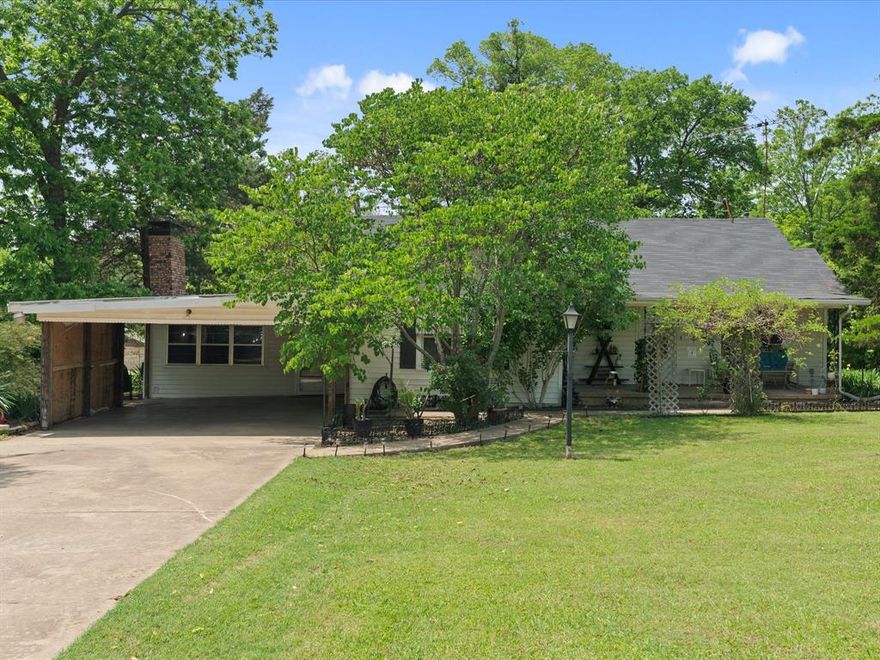 Located on a spacious lot in the heart of Blue Ridge, this property is full of opportunity and charm. Sitting on approximately .4 acres with no HOA, this home offers flexibility, space, and the kind of potential that’s getting harder to find in growing North Texas communities.
Inside, you’ll find a functional layout with multiple living spaces, including a large den addition that creates room for a second living area, game room, or oversized primary suite setup.
Outside, the oversized lot provides ample room for entertaining, gardening, future improvements, or simply enjoying the extra space and privacy. Conveniently located with easy access to Business Hwy 78, this property offers small-town living while still being within reach of nearby growth and amenities.
Whether you’re looking for a place to personalize, invest, or make your own over time, this home presents a rare opportunity to own a sizable piece of property in Blue Ridge with endless potential.