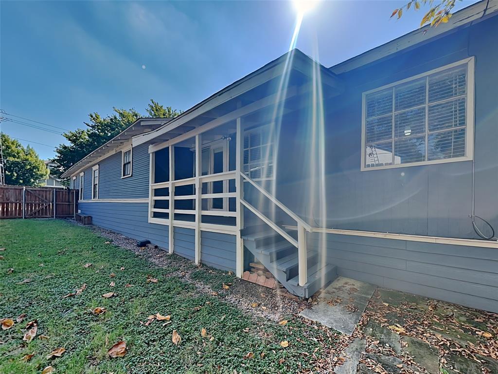 Ross Ave Annex 01 - Residential Lease