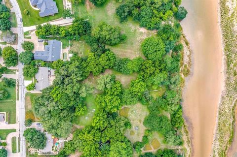 A home in Granbury