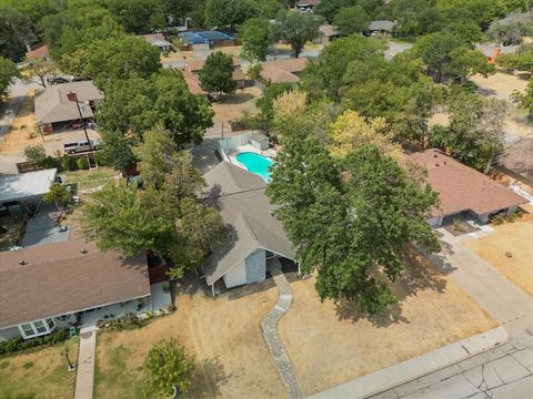 Tiny photo for 742 Austrian Road, Grand Prairie, TX 75050 (MLS # 21209313)
