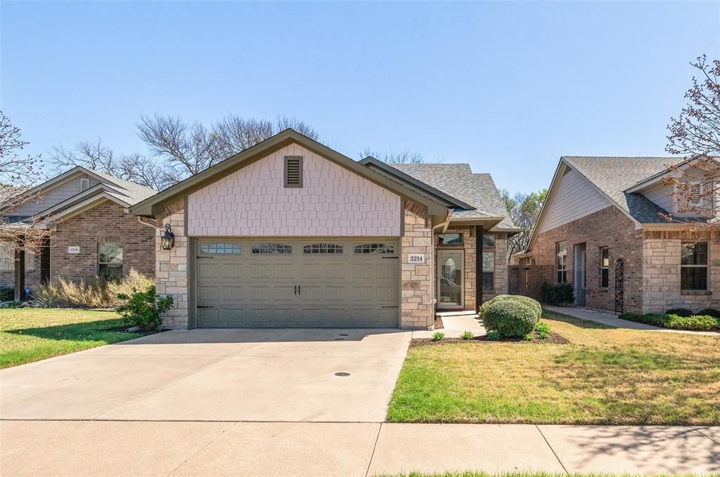 Photo of 2214 Cobblestone Court, Granbury, TX 76049 (MLS # 21208590)
