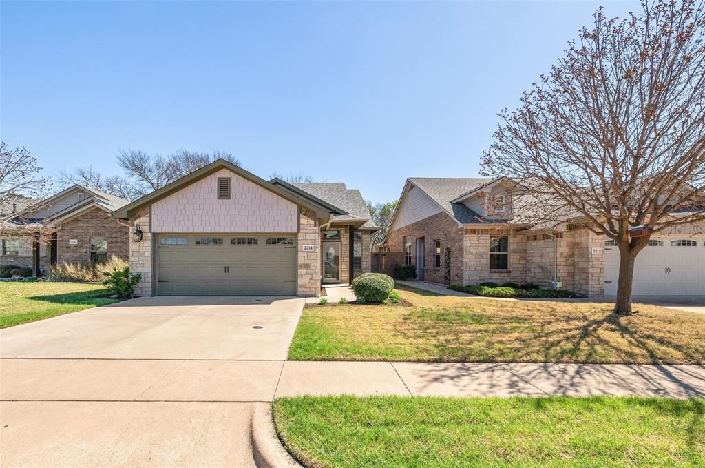 Photo of 2214 Cobblestone Court, Granbury, TX 76049 (MLS # 21208590)