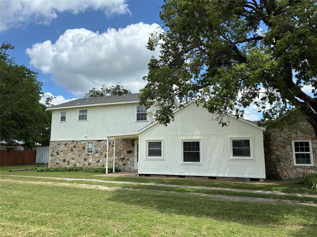 Photo of 406 N Denny Street, Howe, TX 75459 (MLS # 21319532)