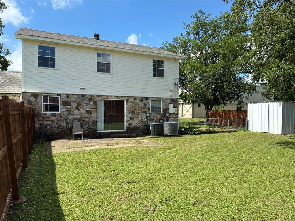Photo of 406 N Denny Street, Howe, TX 75459 (MLS # 21319532)