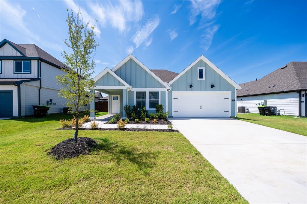 Photo of 729 Orchid Way, Pilot Point, TX 76258 (MLS # 21320703)