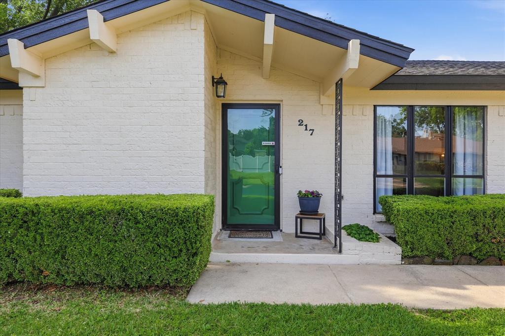 217 E Louella Drive