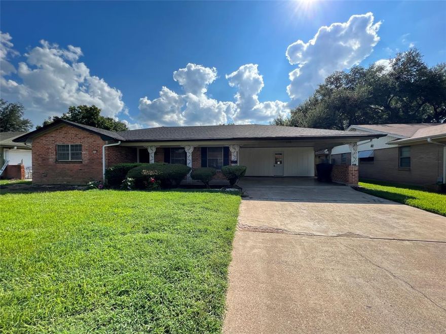 This Anderson Island beauty is fresh on the rental market and ready for its next renter. There are features in this home that you will desire and NOT want to miss out on. Give us a call today to schedule your tour! Pets are welcome but subject to owner approval with a nonrefundable pet fee (if applicable). (pet fees vary on size).