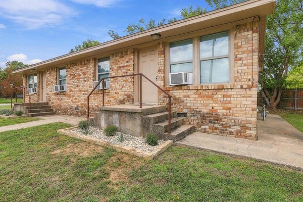 701 W HULL ST, DENISON, TX 75020 - Image 3ed8714daf554fa4e8a58c911ca3dda3/2749576850