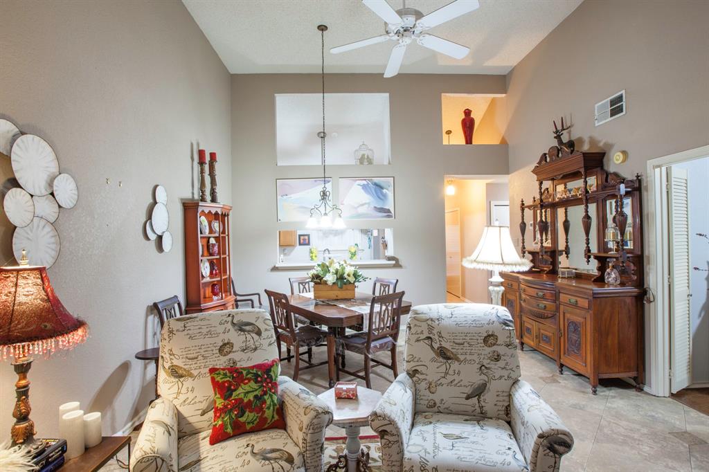 Euless, Texas 76039, United States, 3 Bedrooms Bedrooms, ,2 BathroomsBathrooms,Residential,Active,222848