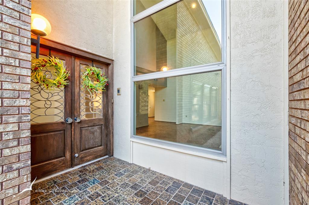 52 Rue Maison Street
