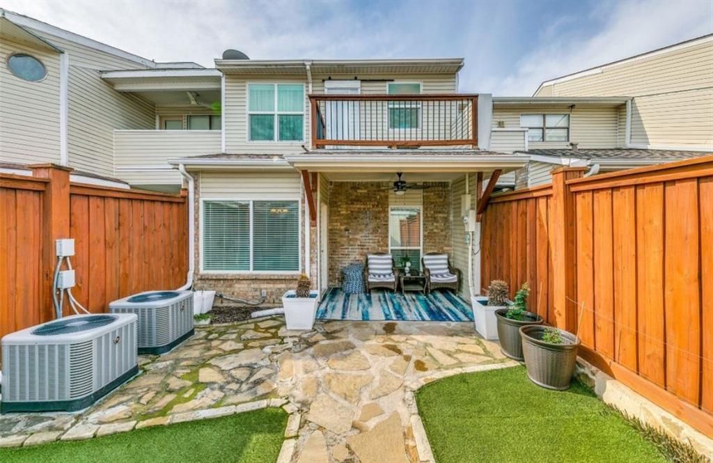 Photo of 524 Josephine Street, Dallas, TX 75246 (MLS # 21307416)