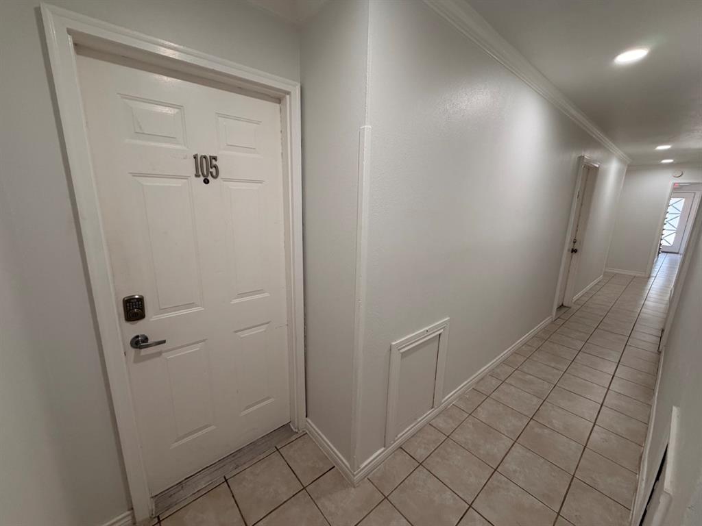 4115 Douglas Avenue 105