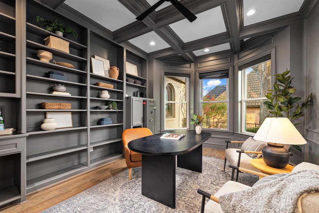 5 Harbour Town Court