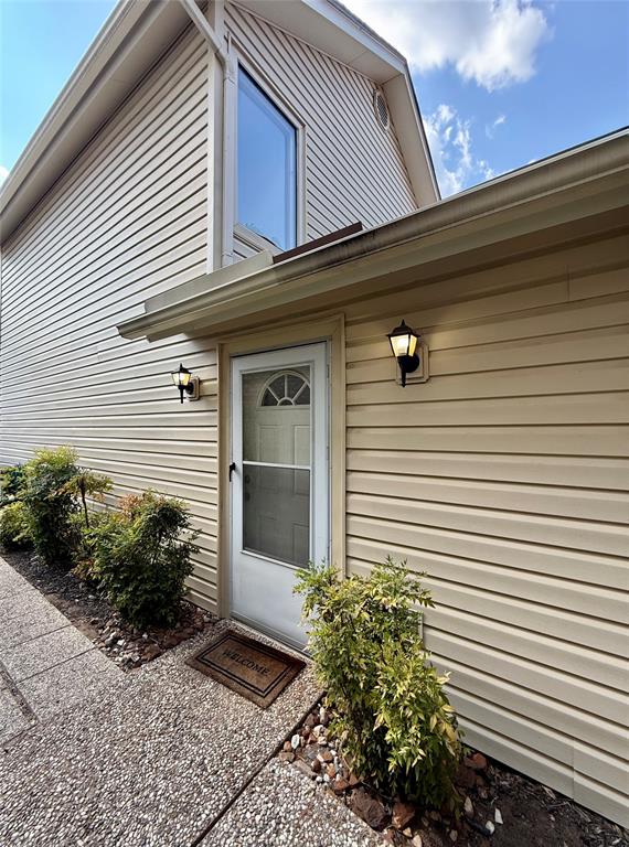 618 Castlewood Lane