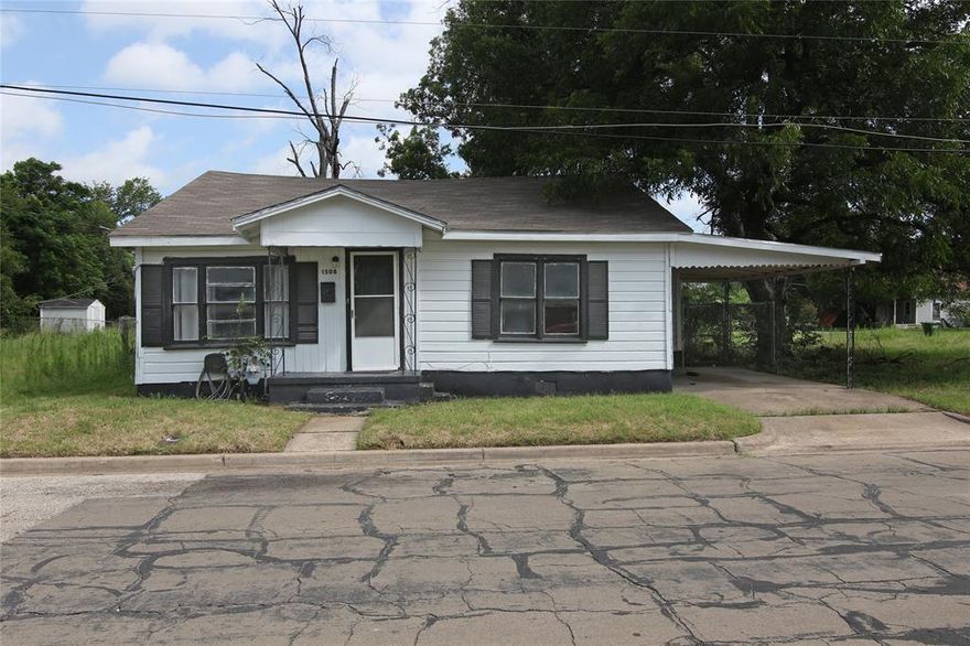 Just minutes from Baylor University, this 4-bedroom, 1-bath home at 1508 Witt St offers recent updates that make it a great option for first-time homebuyers. Enjoy a new roof (2023), new flooring (2025), a new water heater (June 2025), and a replaced AC unit (2020). The kitchen has been updated, and the home’s location near campus and downtown Waco provides convenience and strong future resale potential. With just a little more TLC, this could be the perfect place to call home!