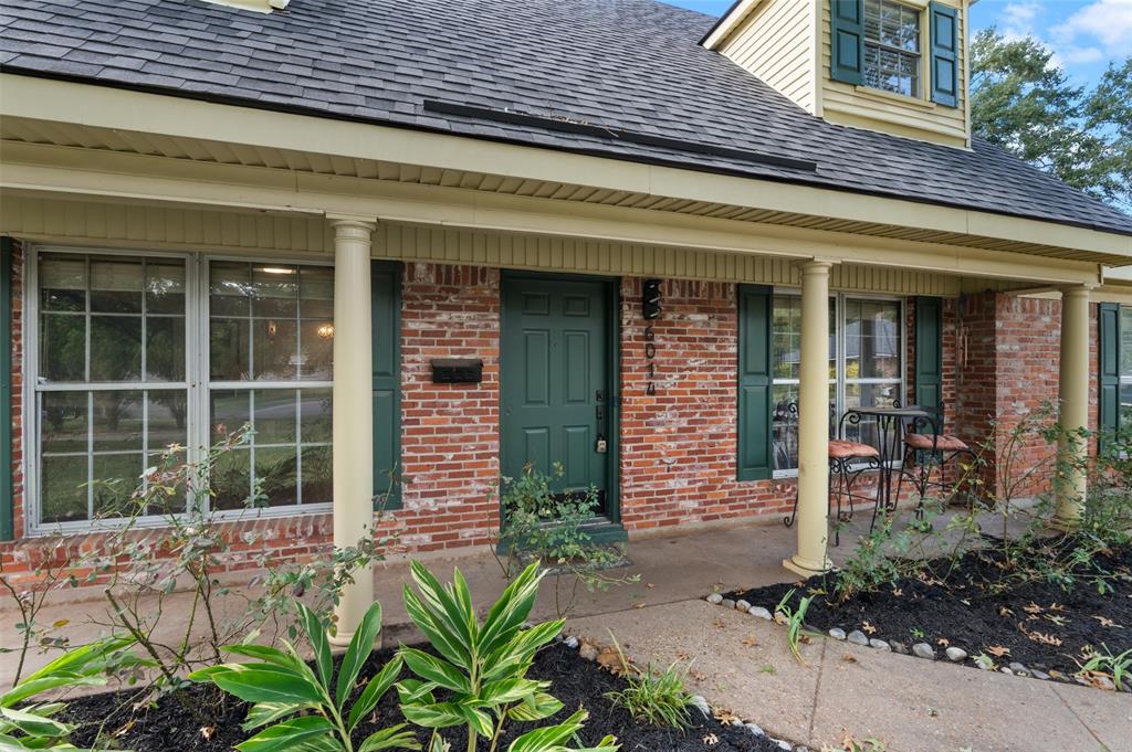 6014 Woodbine Circle