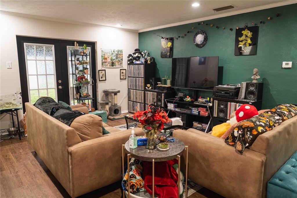 725 Sweetbriar Drive