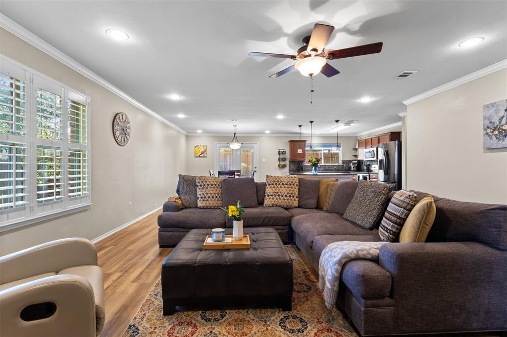 215 Stable Drive