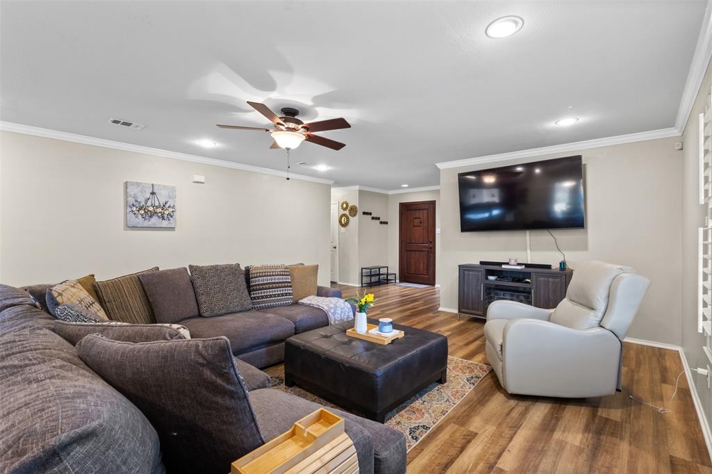215 Stable Drive