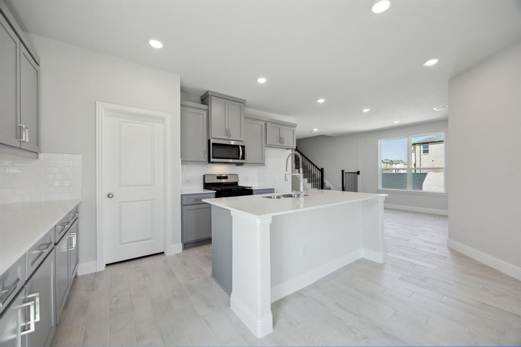 3015 Isla Terrace