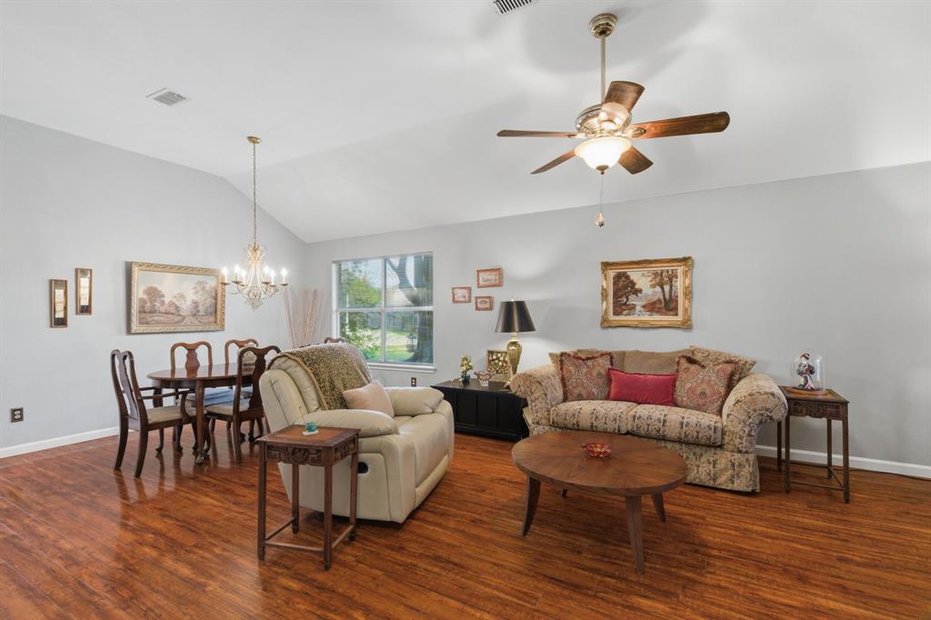 929 Hiawatha Lane