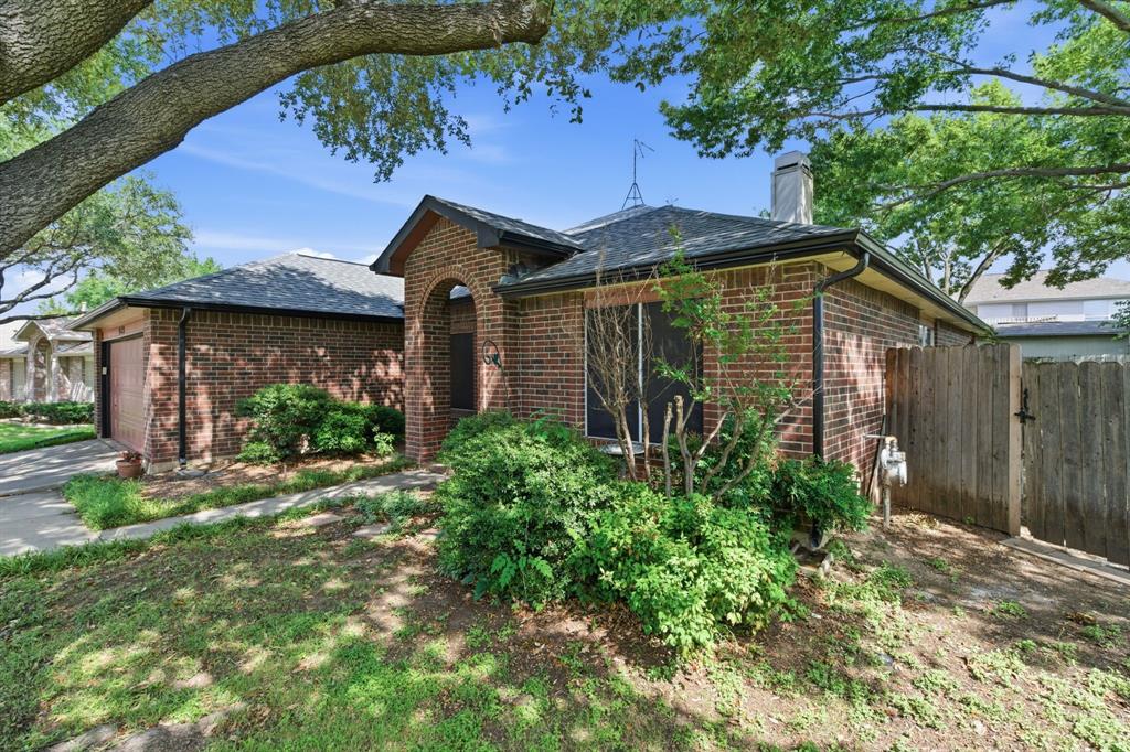 929 Hiawatha Lane