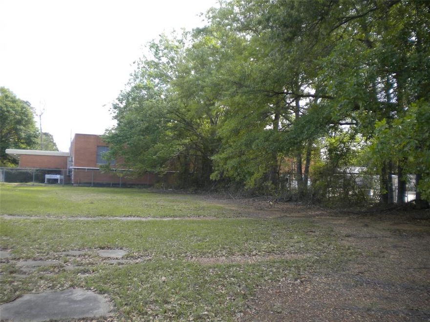 Cleared corner lot, easily accessible. Great potential and possibilities! If rezoned as commercial, would be an ideal spot for food truck(s), coffee shop, or other business(es)...  Your dreams are the limit!  Easy spot for commuters to drive through and pick up lunch specials!  Motivated seller.