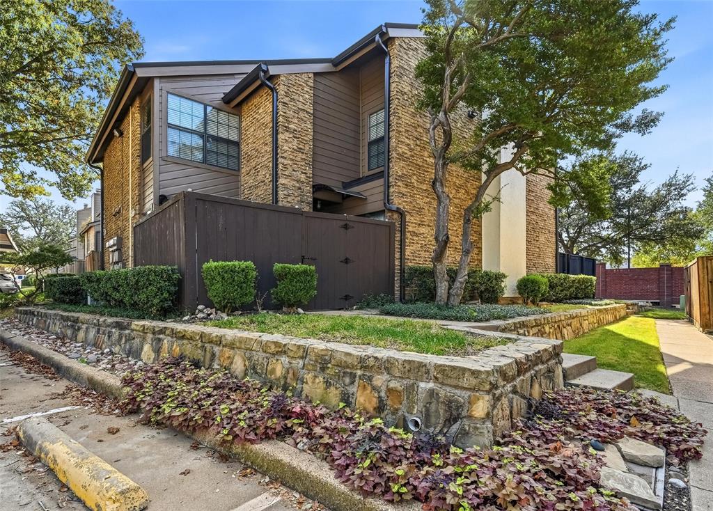 Richardson Crossing Condo - Residential