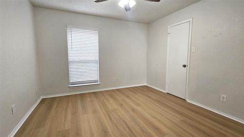 Photo of 1605 5th Avenue #11, Fort Worth, TX 76104 (MLS # 21179860)