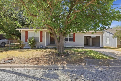 Photo of 309 Elm Street, Whitesboro, TX 76273 (MLS # 21387951)
