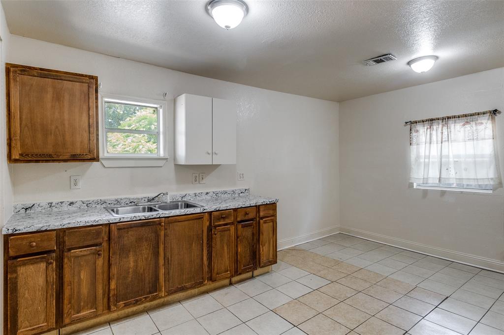 3607 Metropolitan Avenue