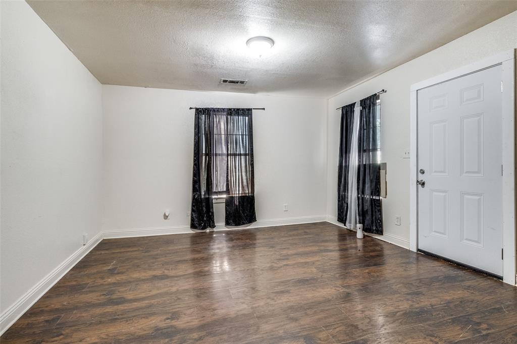 3607 Metropolitan Avenue