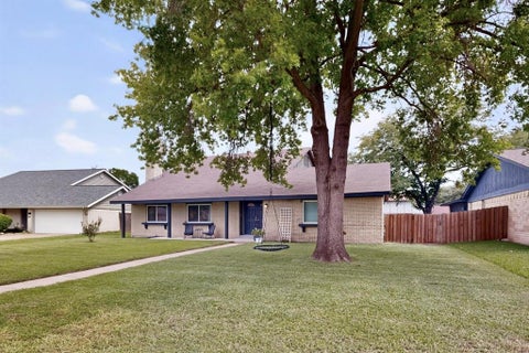 Photo of 13 Grant Circle, Richardson, TX 75081 (MLS # 21312612)