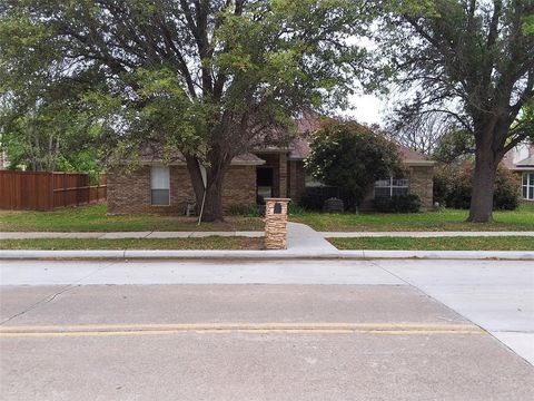 Photo of 2036 Vista Drive, Lewisville, TX 75067 (MLS # 21218206)