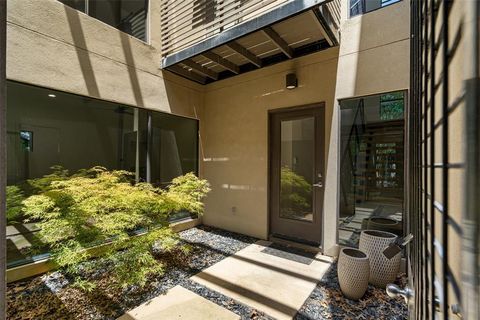 Photo of 4230 Munger Avenue #A, Dallas, TX 75204 (MLS # 21252532)