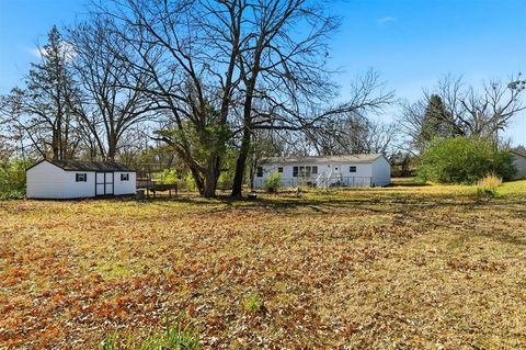 Photo of 227 Sheryl Lane, Denison, TX 75021 (MLS # 21150458)