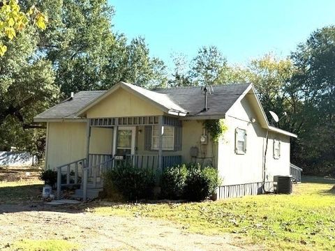 Photo of 1480 10th Street NE, Paris, TX 75460 (MLS # 21172017)