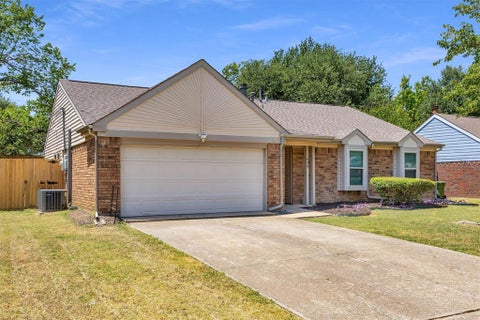 Photo of 630 Berkley Drive, Grapevine, TX 76051 (MLS # 21348622)