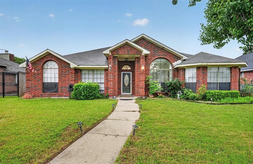 Photo of 1701 Briargrove Drive, Mesquite, TX 75181 (MLS # 21247165)