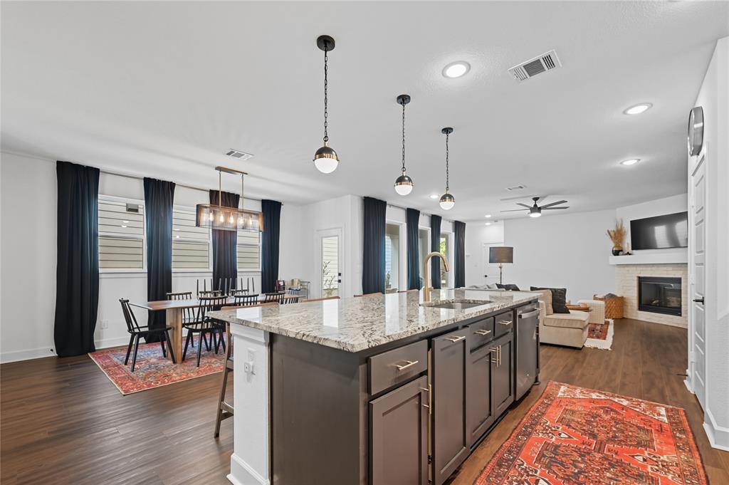 Carrollton, Texas 75006, United States, 3 Bedrooms Bedrooms, ,3 BathroomsBathrooms,Residential,Active,213702