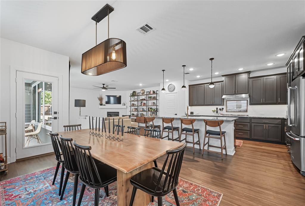 Carrollton, Texas 75006, United States, 3 Bedrooms Bedrooms, ,3 BathroomsBathrooms,Residential,Active,213702