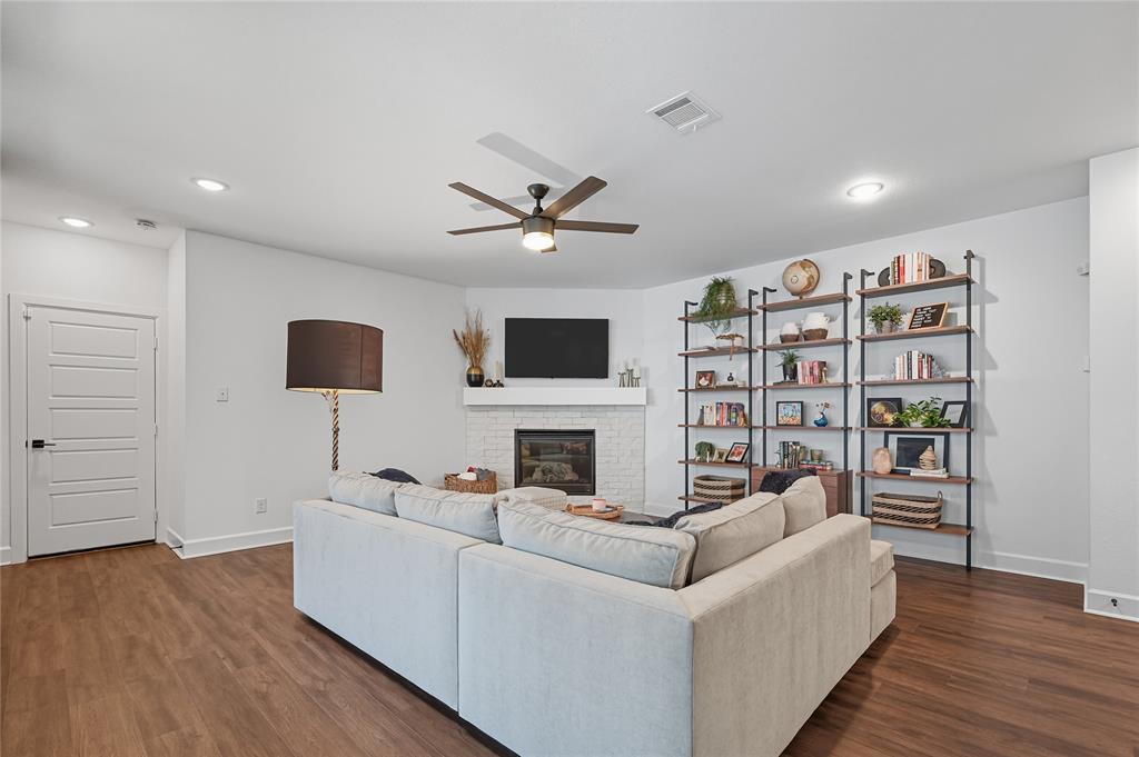 Carrollton, Texas 75006, United States, 3 Bedrooms Bedrooms, ,3 BathroomsBathrooms,Residential,Active,213702