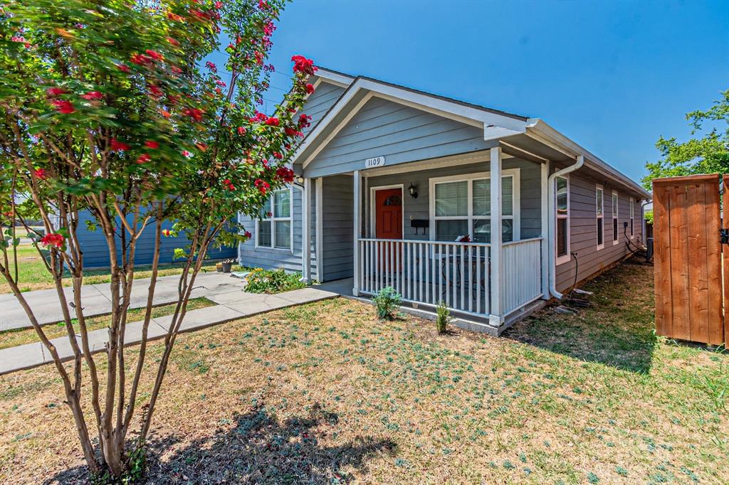 1109 E Avenue