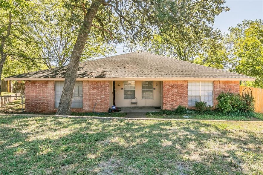 Fully remodeled Duplex in a nice quiet area in Hurst easy acces to all major roads. New HVAC system wood laminate and tile floors.This is a must see it wont last long. Please note side of duplex for lease is acutally 745 on the right MLS tax role only gives 743.