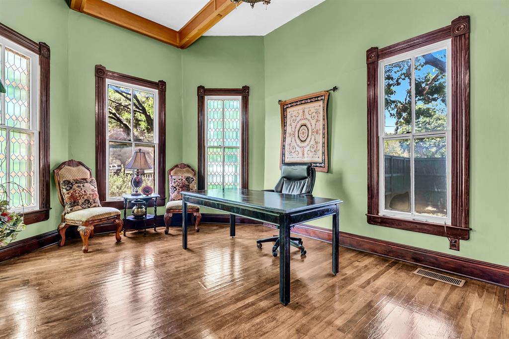 414 W Columbia Street