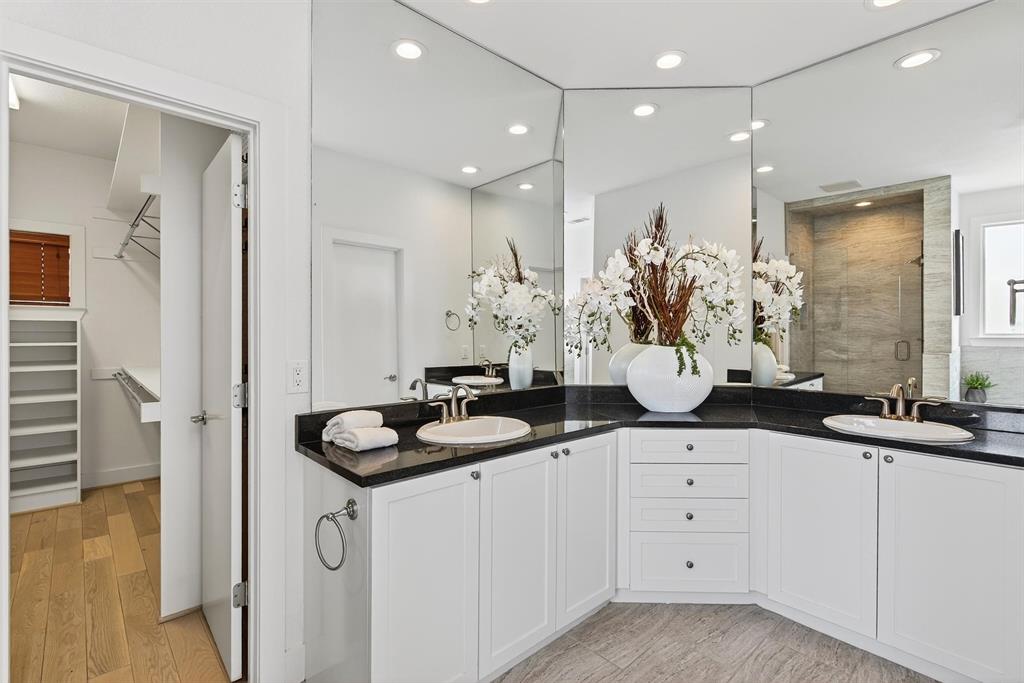 Carreras Twnhms Condos - Residential