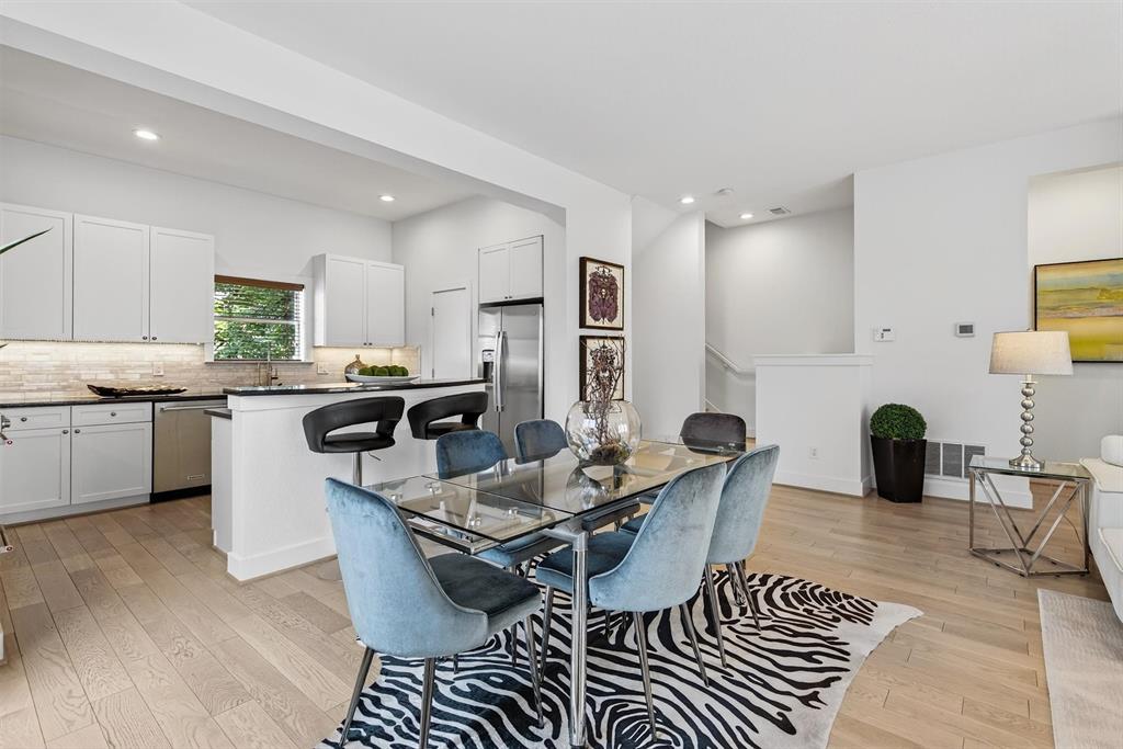 Carreras Twnhms Condos - Residential