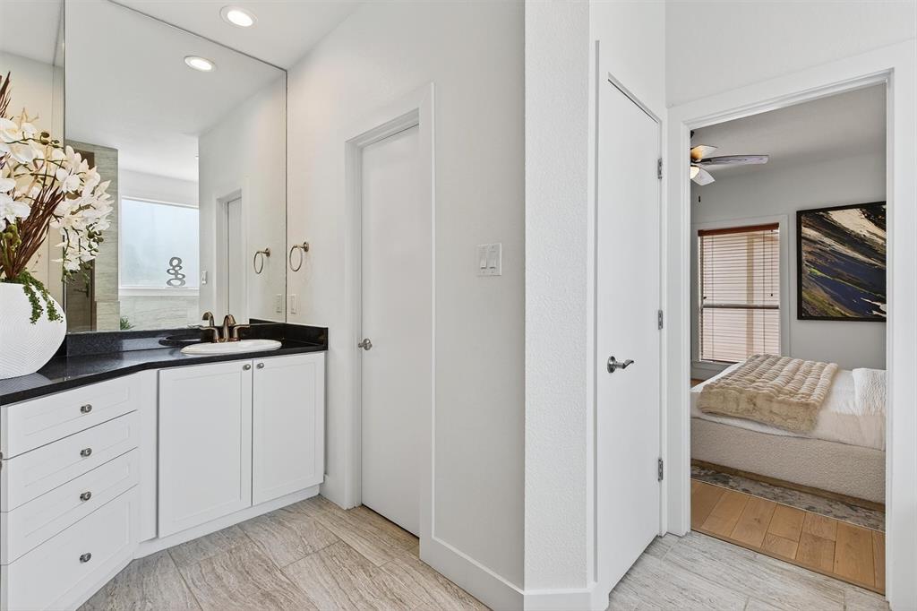 Carreras Twnhms Condos - Residential