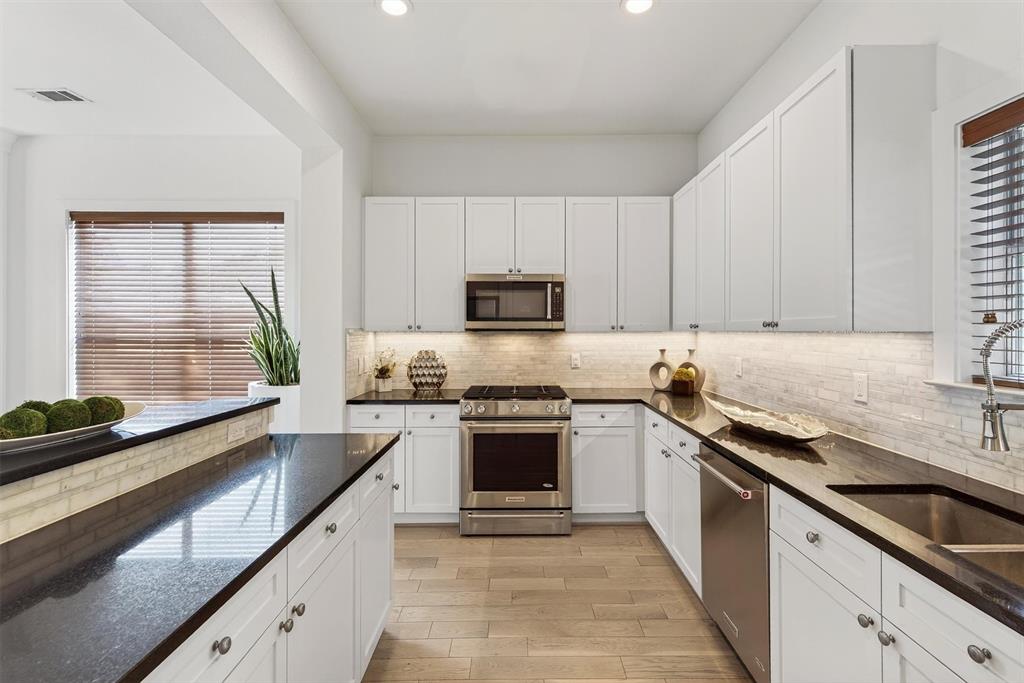 Carreras Twnhms Condos - Residential