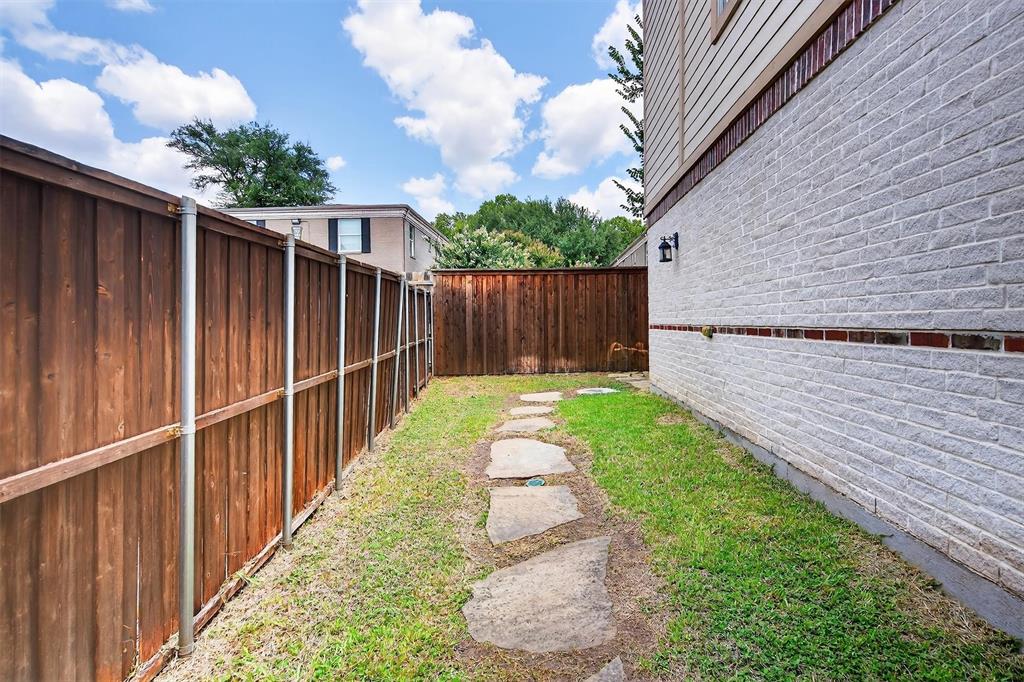 Carreras Twnhms Condos - Residential